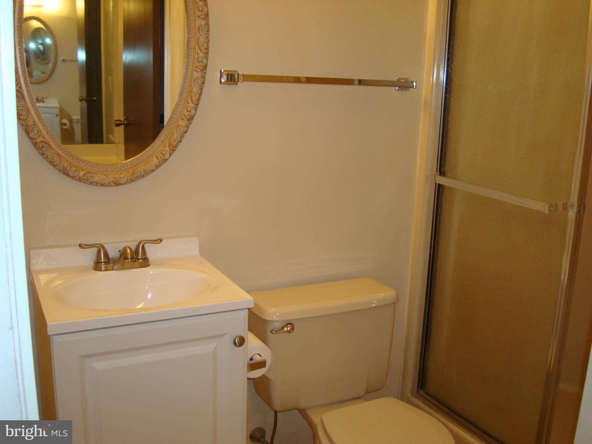 533 Fuselage Avenue Baltimore, MD 21221 - Photo 17 of 27 Bath Master