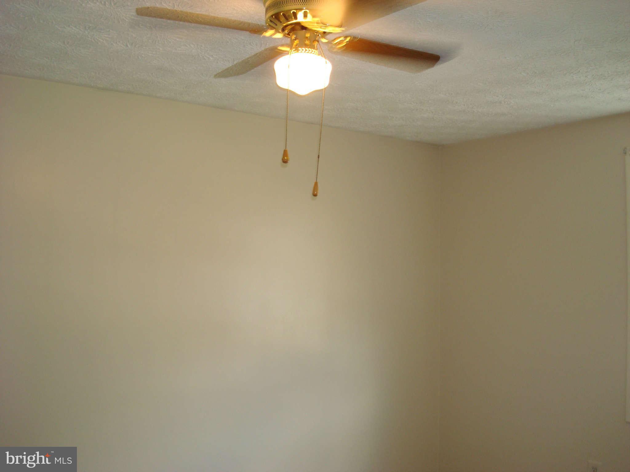 533 Fuselage Avenue Baltimore, MD 21221 - Photo 18 of 27 Bedroom