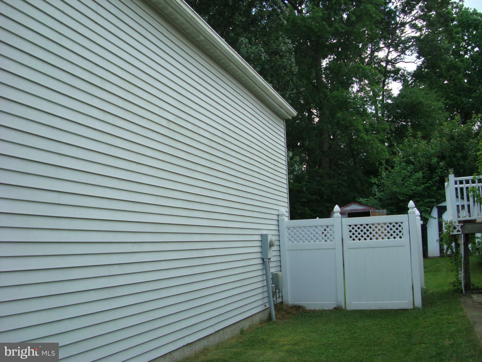 533 Fuselage Avenue Baltimore, MD 21221 - Photo 27 of 27 Exterior General