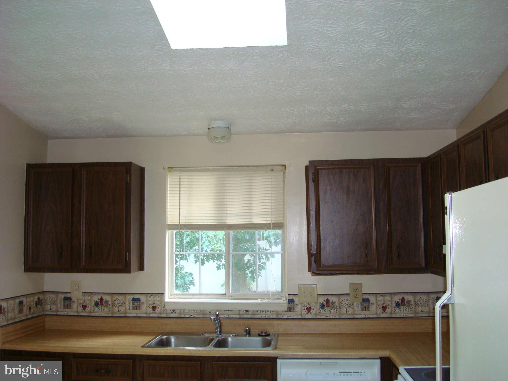 533 Fuselage Avenue Baltimore, MD 21221 - Photo 6 of 27 Kitchen