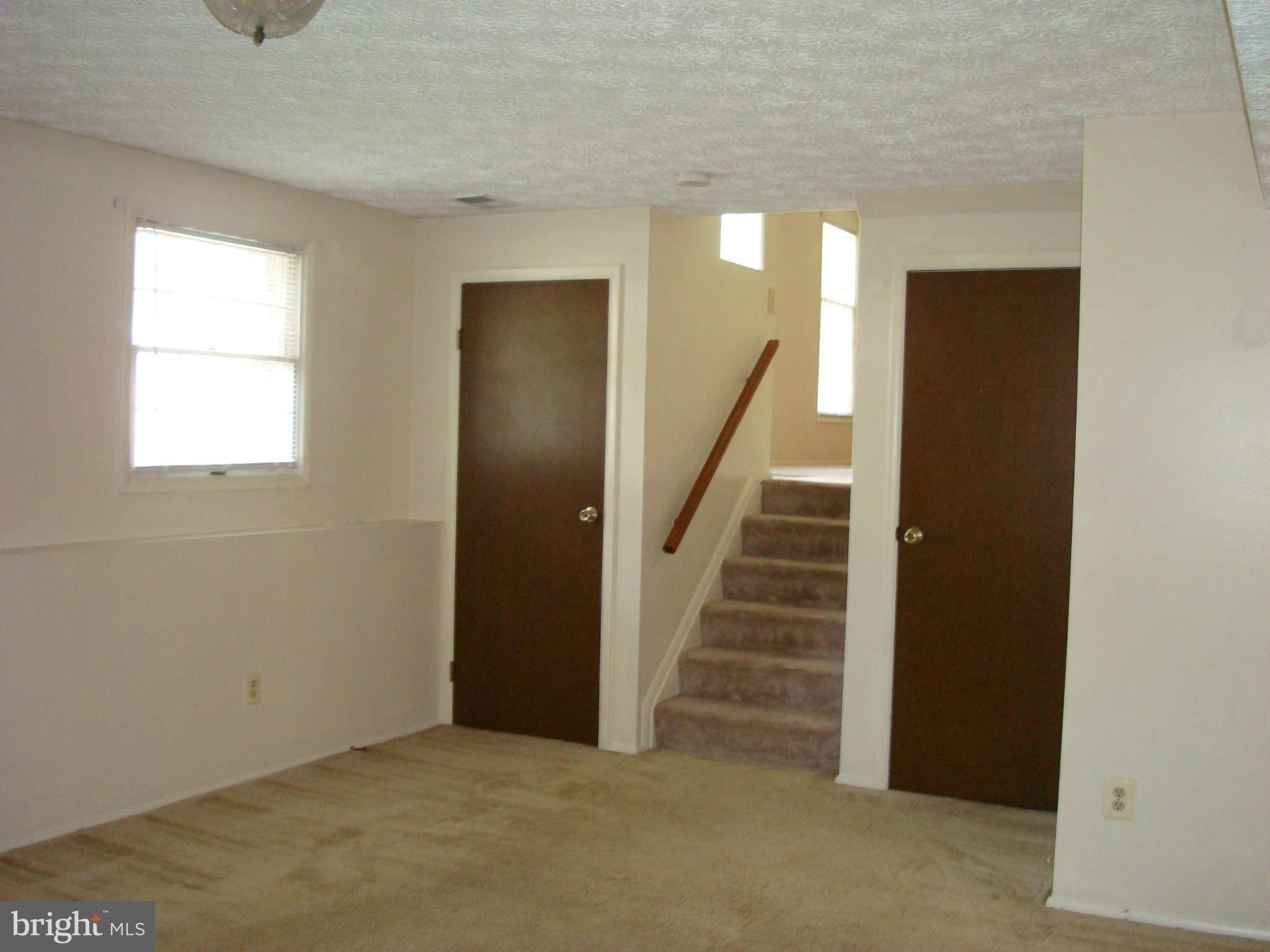 533 Fuselage Avenue Baltimore, MD 21221 - Photo 7 of 27 Family Room