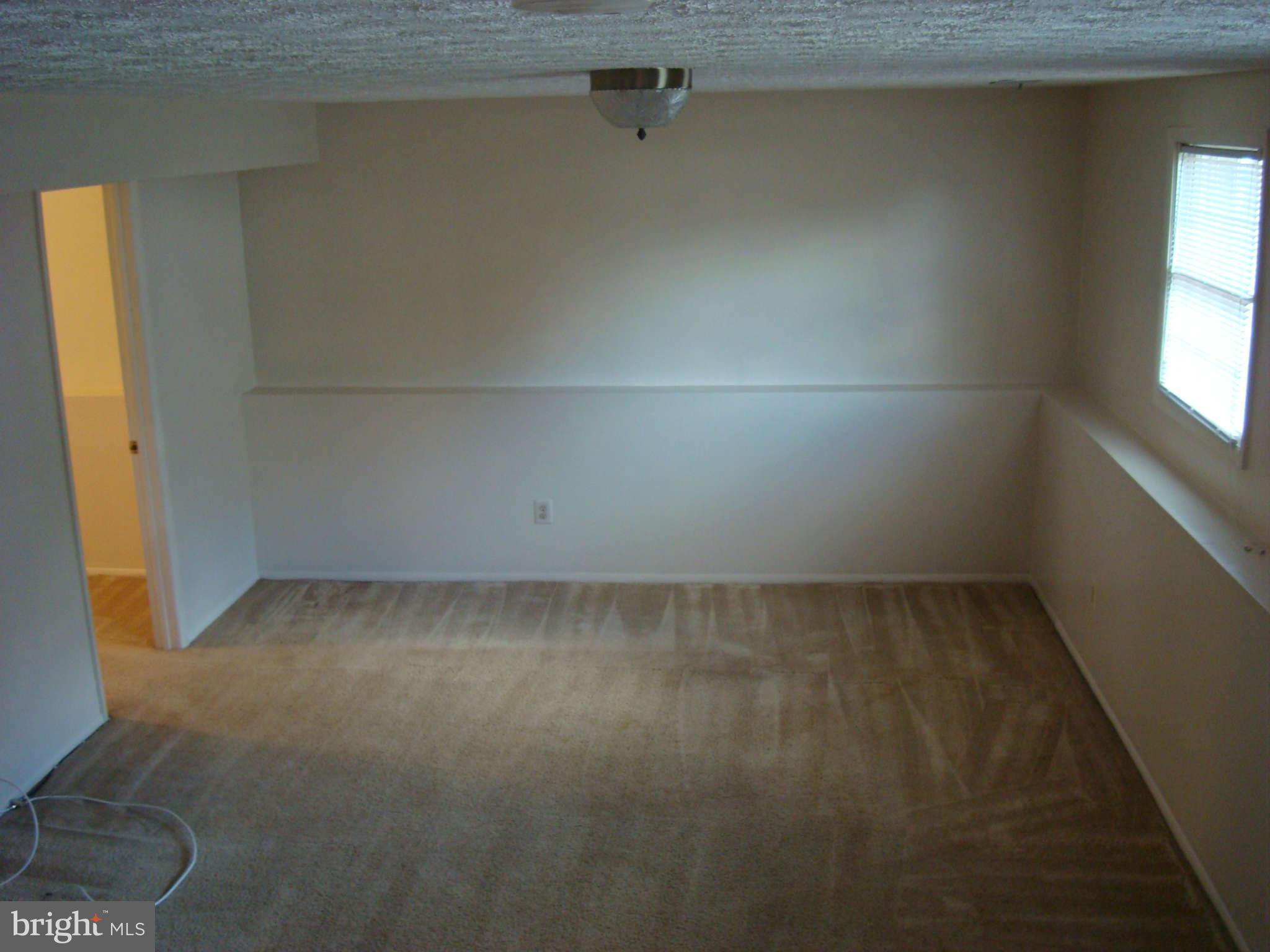 533 Fuselage Avenue Baltimore, MD 21221 - Photo 8 of 27 Family Room