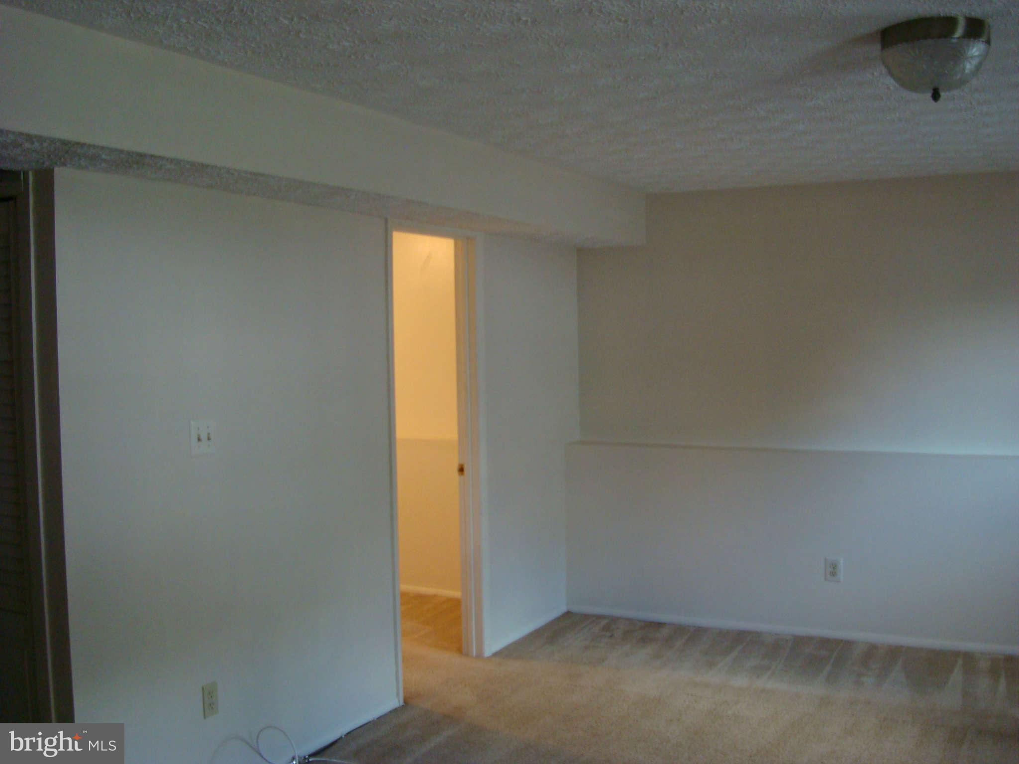 533 Fuselage Avenue Baltimore, MD 21221 - Photo 9 of 27 Family Room