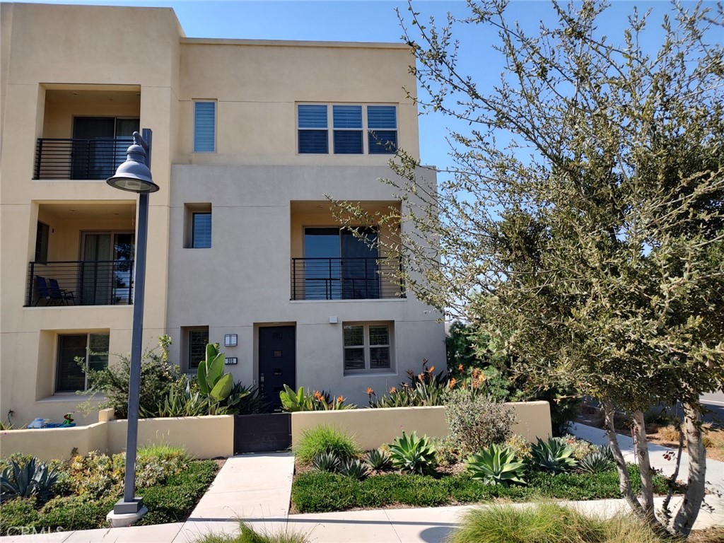 202 Paramount Irvine, CA 92618 - Photo 2 of 24