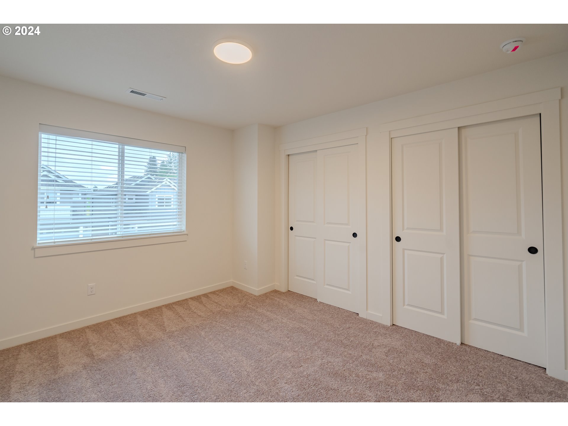 349 South 69th Place Ridgefield, WA 98642 - Photo 34 of 45 a big room with closet
