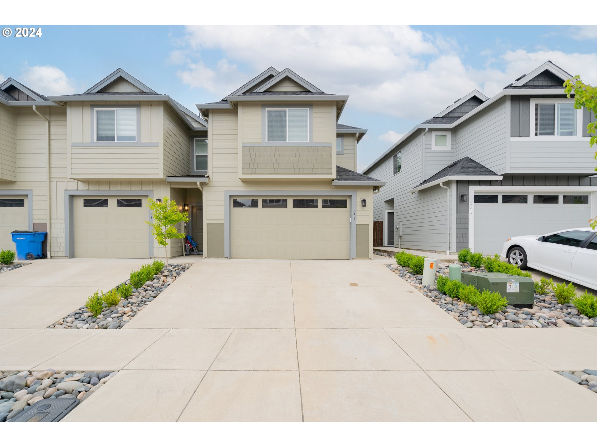 349 South 69th Place Ridgefield, WA 98642 - Photo 41 of 45 a front view of a house with a yard and garage