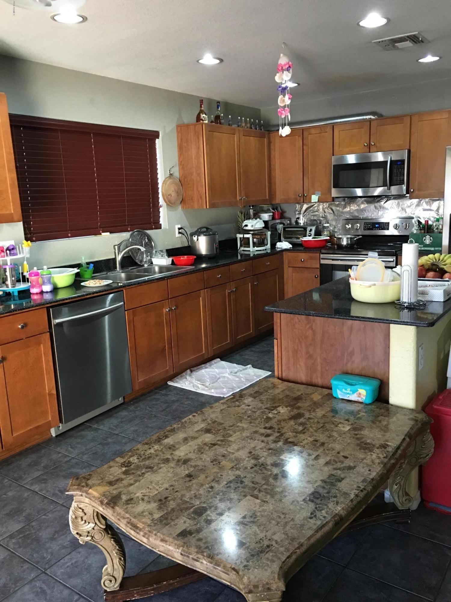 2546 West Bloch Road Phoenix, AZ 85041 - Photo 5 of 8 KITCHEN