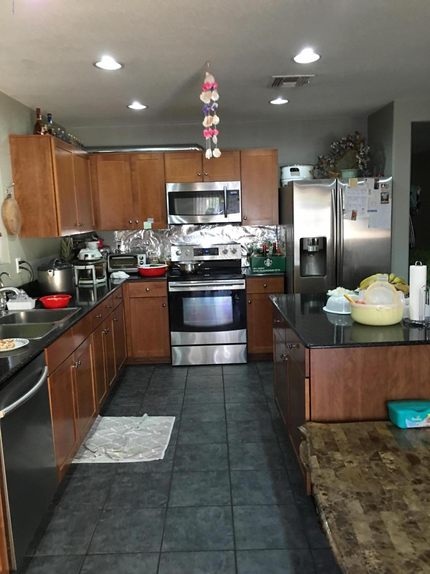 2546 West Bloch Road Phoenix, AZ 85041 - Photo 6 of 8 KITCHEN