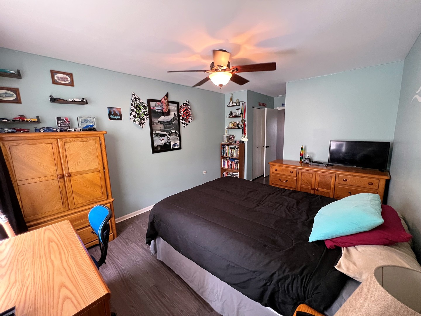 8563 Scheer Drive, Unit 8563 Tinley Park, IL 60487 - Photo 18 of 30 a bedroom with a bed and wooden floor