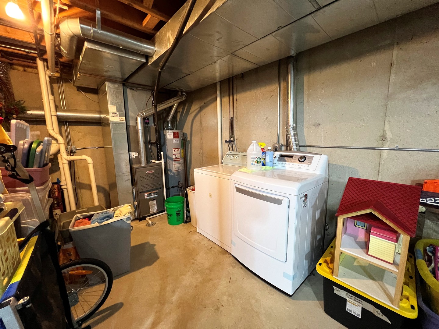 8563 Scheer Drive, Unit 8563 Tinley Park, IL 60487 - Photo 26 of 30 a utility room with dryer and washer