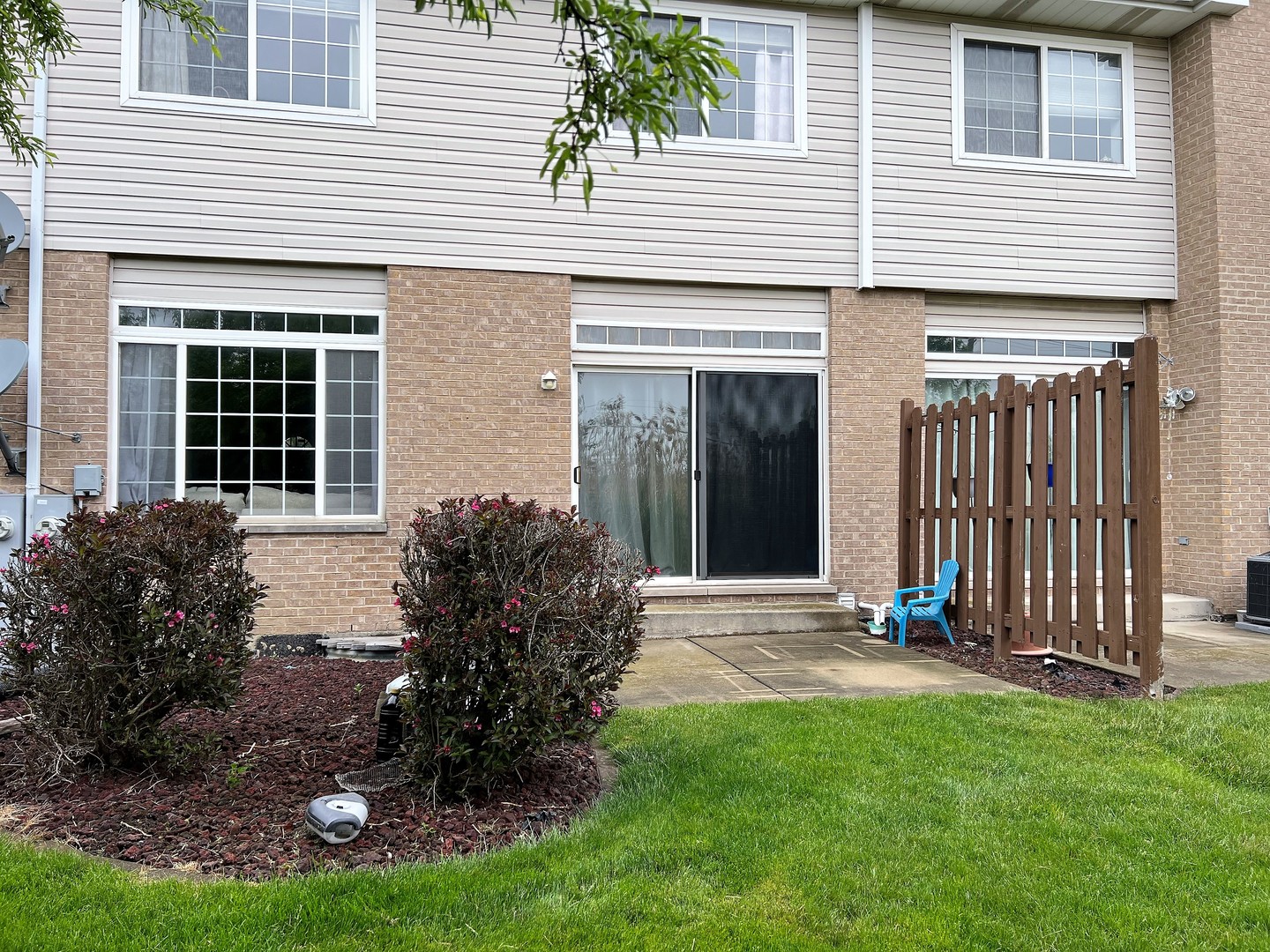 8563 Scheer Drive, Unit 8563 Tinley Park, IL 60487 - Photo 30 of 30 a front view of house with yard