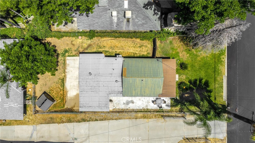 1003 West Stevenson Street Colton, CA 92324 - Photo 21 of 27 a view of a garden