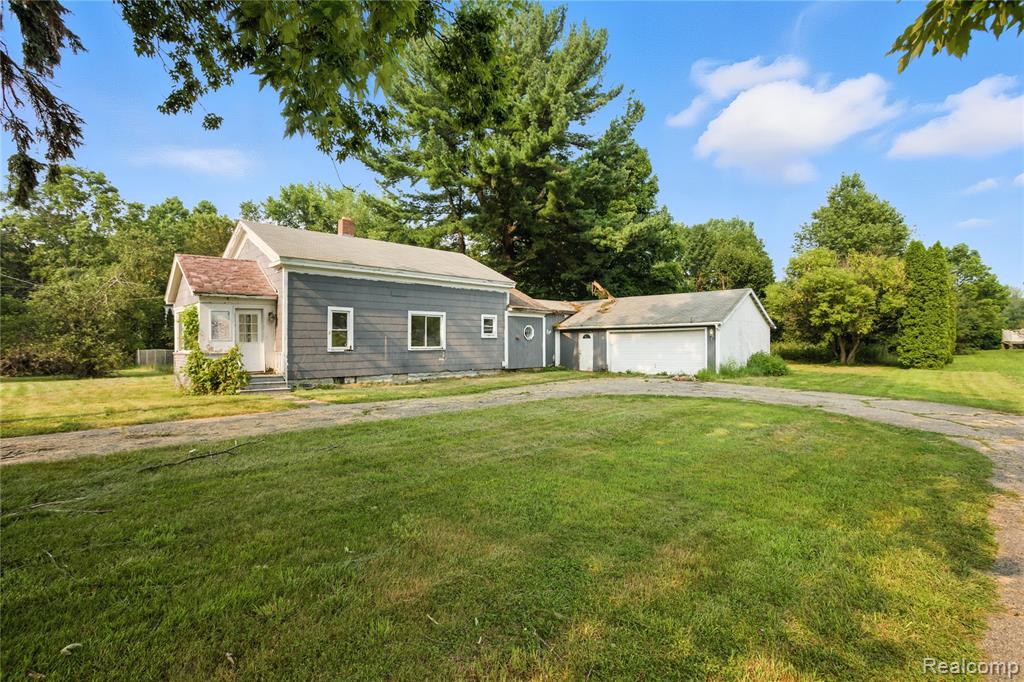 8186 North Clio Road Mount Morris, MI 48458 - Photo 1 of 40