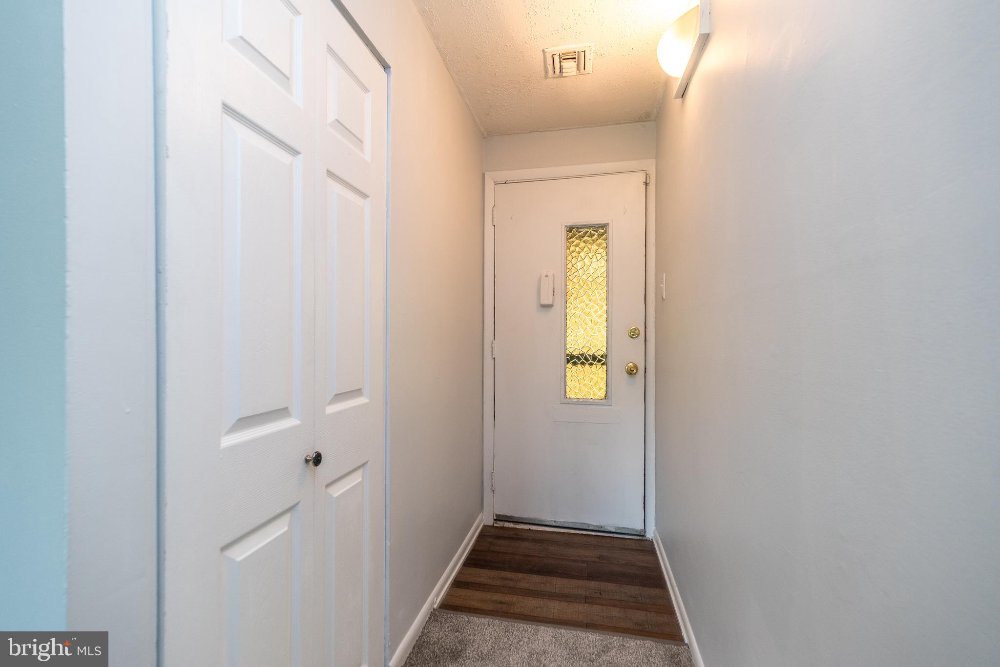 885 North York Road, Unit 29A Warminster, PA 18974 - Photo 3 of 23 Foyer entry with coat closet