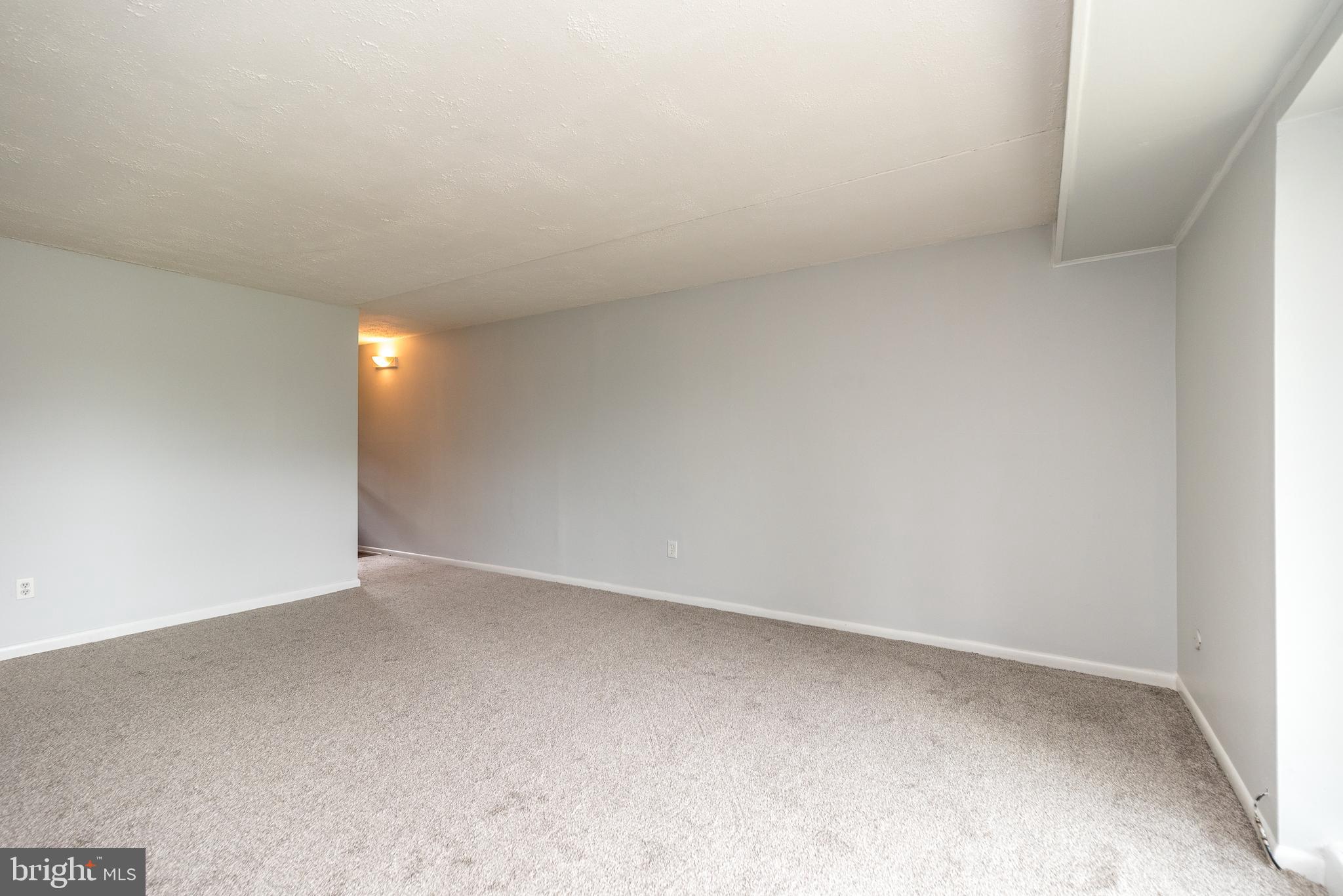 885 North York Road, Unit 29A Warminster, PA 18974 - Photo 5 of 23 Living/Dining Room