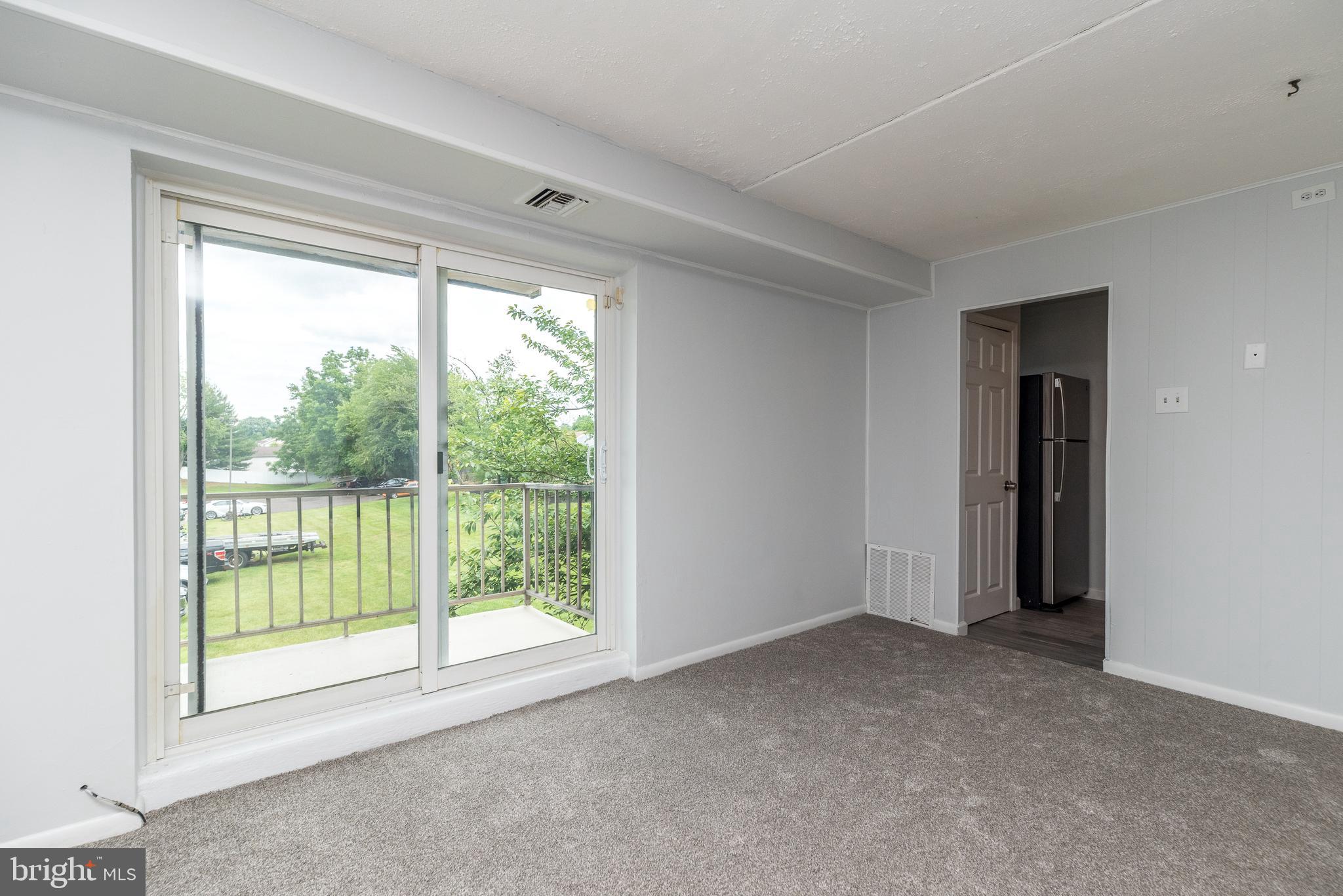 885 North York Road, Unit 29A Warminster, PA 18974 - Photo 8 of 23 Living/Dining Room