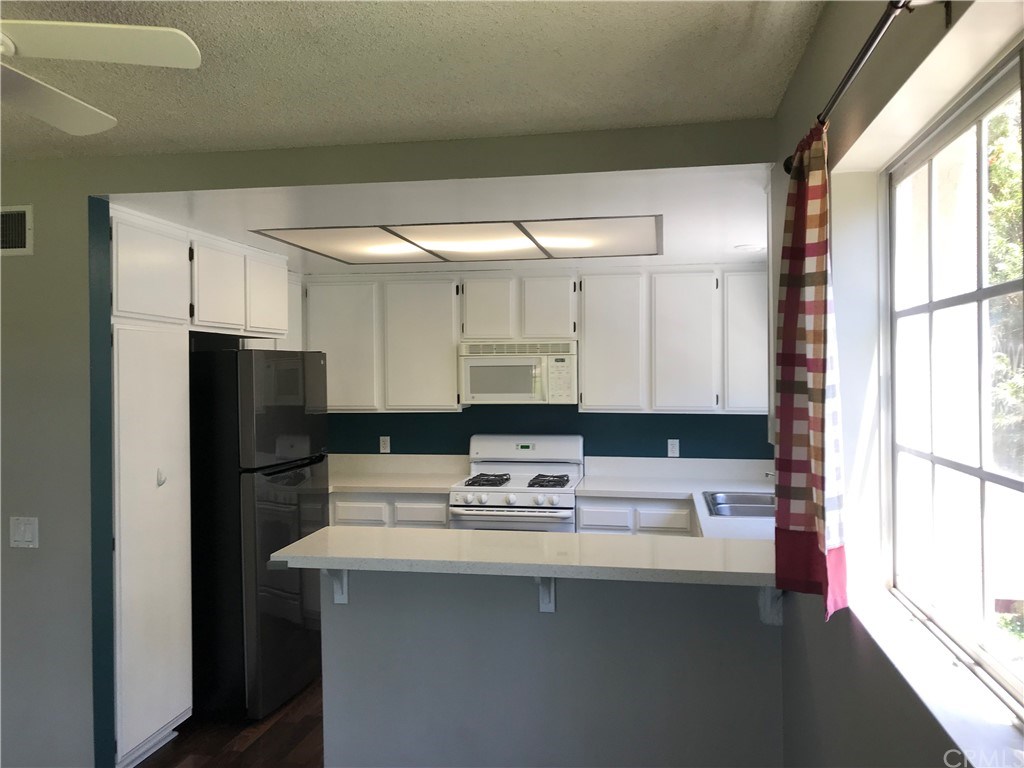 27 Greenfield Irvine, CA 92614 - Photo 3 of 21