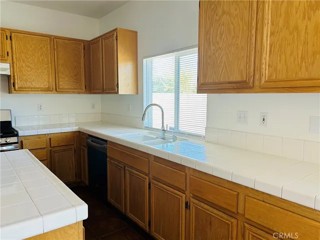 $2,300 | 13145 Falcon Trail, Victorville, CA 92392