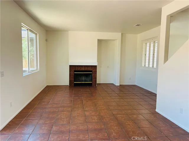 $2,300 | 13145 Falcon Trail, Victorville, CA 92392