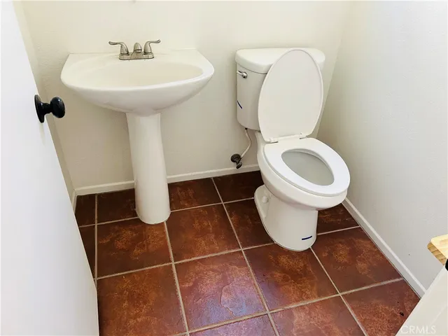 $2,300 | 13145 Falcon Trail, Victorville, CA 92392