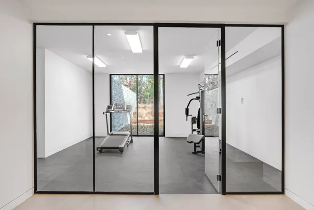 $5,995,000 | 8 Barnes Avenue, East Hampton, NY 11937