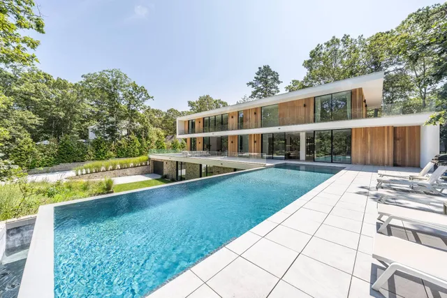 $5,995,000 | 8 Barnes Avenue, East Hampton, NY 11937