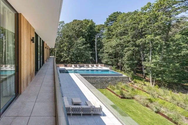 $5,995,000 | 8 Barnes Avenue, East Hampton, NY 11937