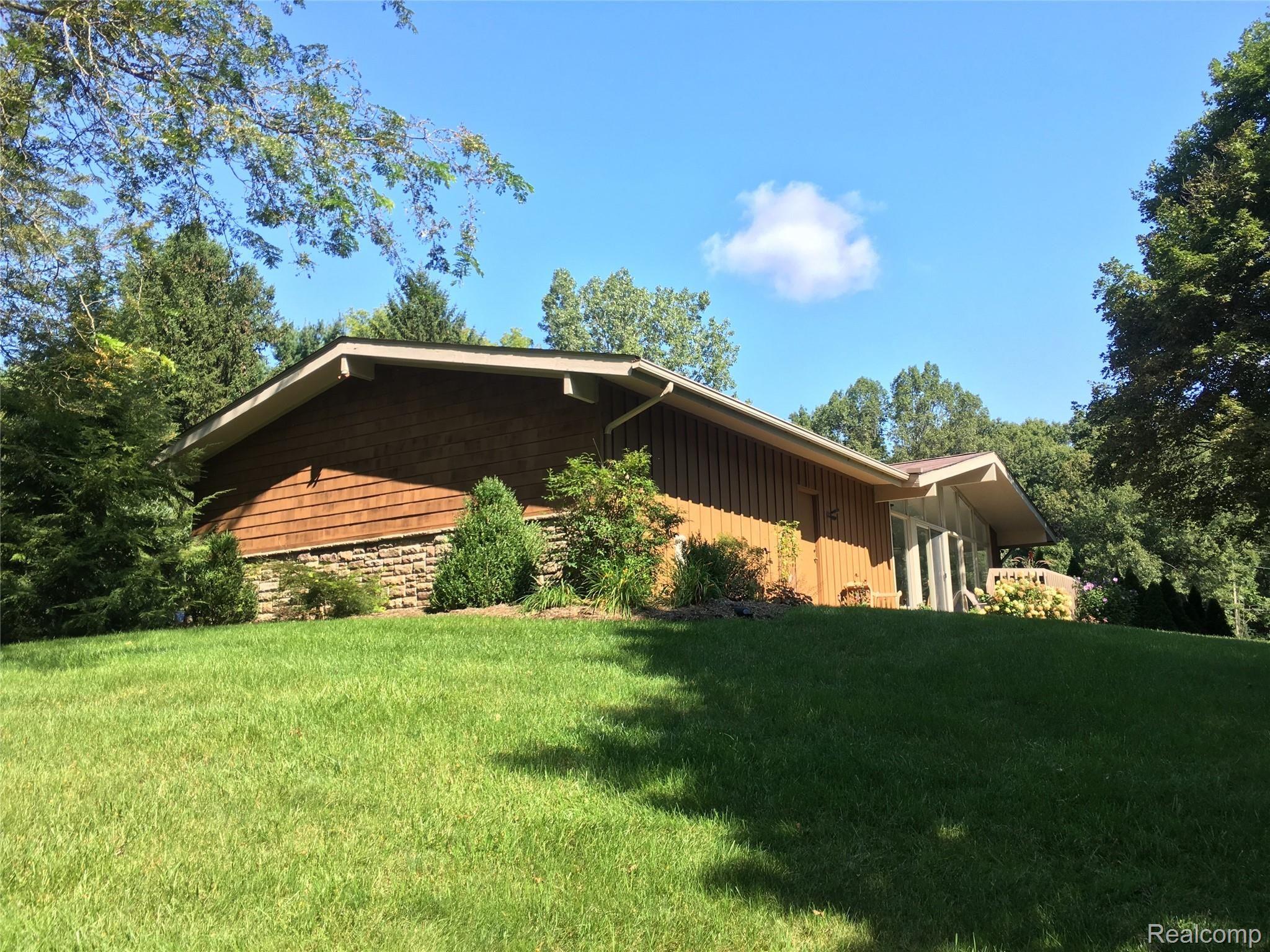 2100 Addaleen Road Highland, MI 48357 - Photo 26 of 35 IMG_4642.JPG
