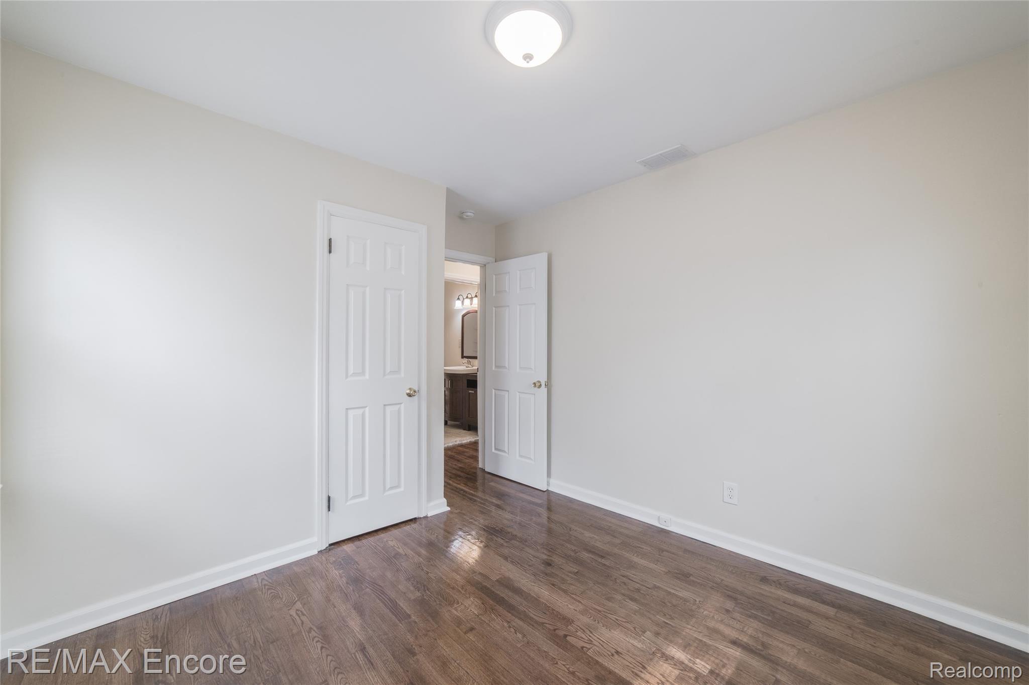 21187 Rensselaer Street Farmington, MI 48336 - Photo 16 of 21 21187 Rensselaer-16.jpg