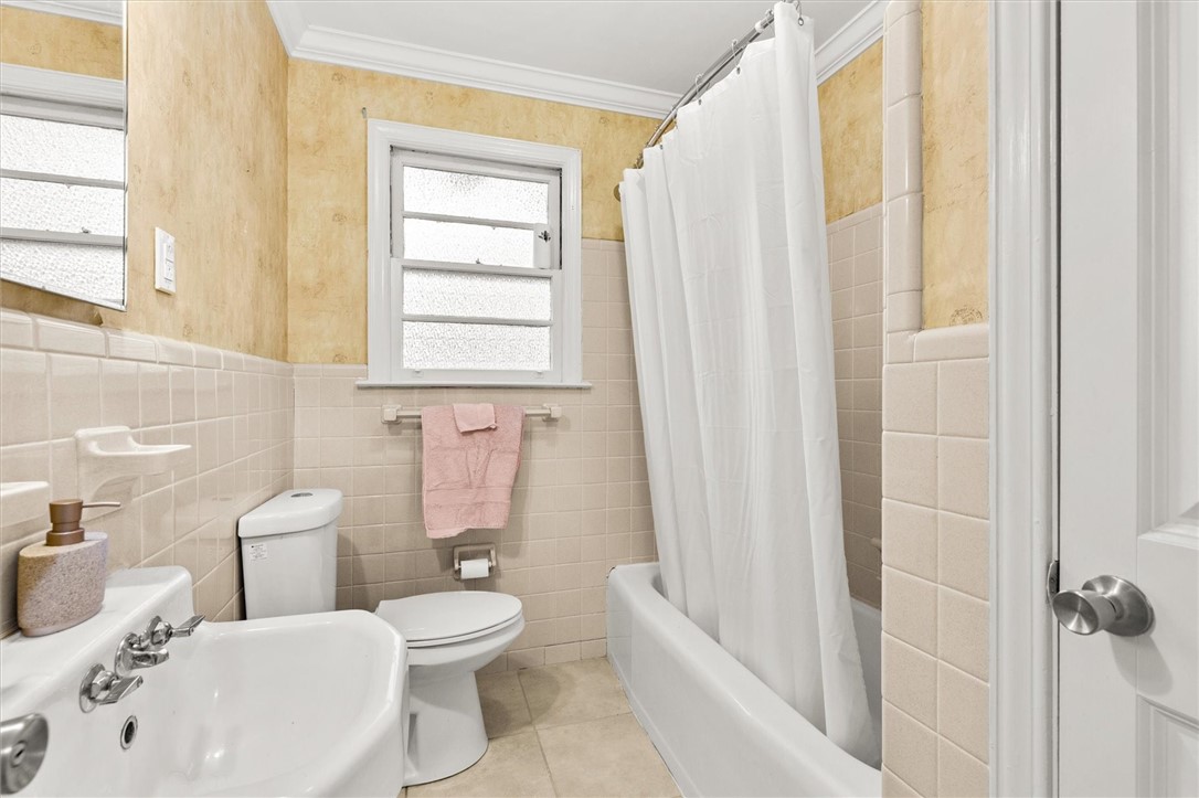 1124 Springdale Road Anderson, SC 29621 - Photo 23 of 43 hall bathroom, main house