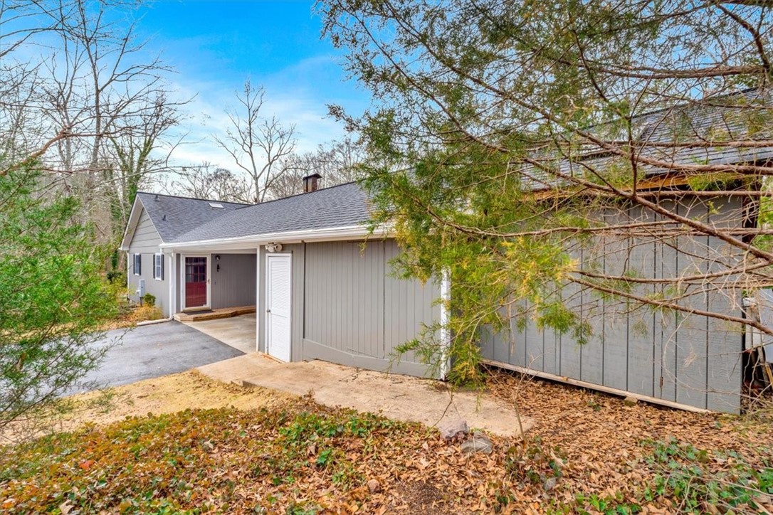 109 Rippleview Drive Clemson, SC 29631 - Photo 30 of 37 Large Workshop