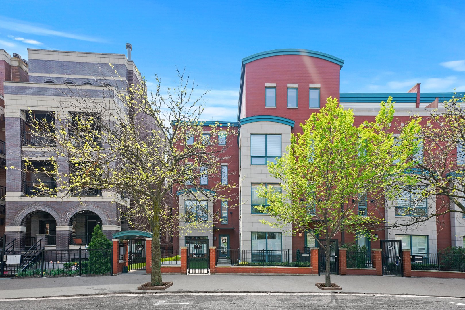 1055 West Monroe Street, Unit A Chicago, IL 60607 - Photo 1 of 28 a front view of a building