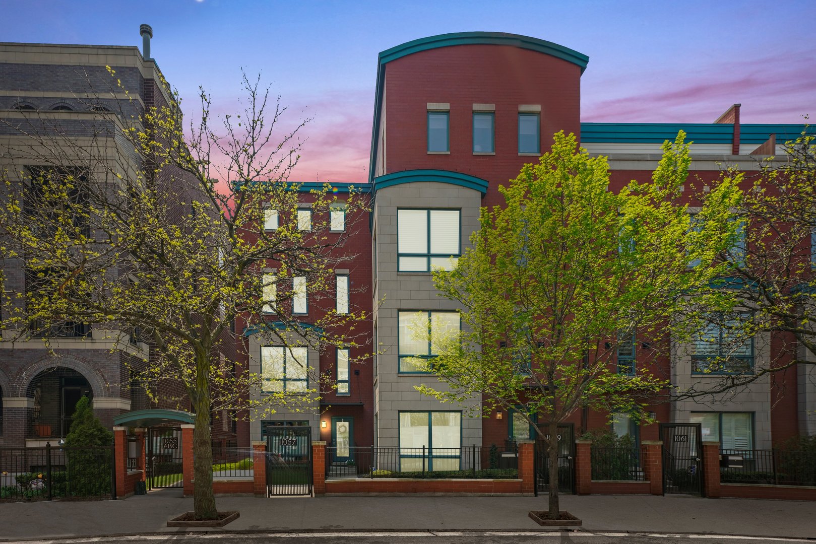 1055 West Monroe Street, Unit A Chicago, IL 60607 - Photo 2 of 28 a front view of a building
