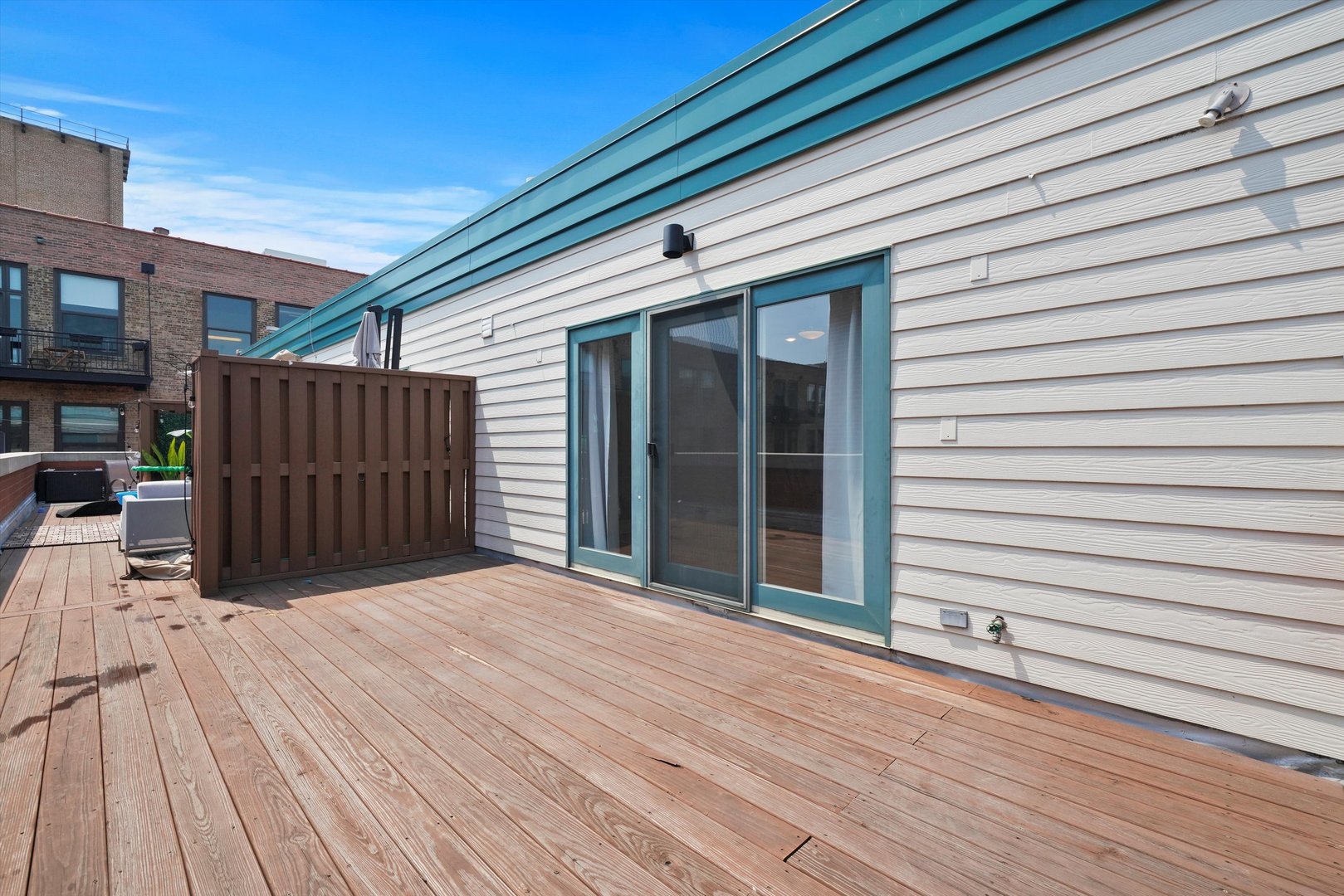 1055 West Monroe Street, Unit A Chicago, IL 60607 - Photo 22 of 28 a view of backyard with small cabin