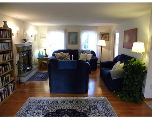 32 Vines Road Saco, ME 04072 - Photo 9 of 25 Living Room.