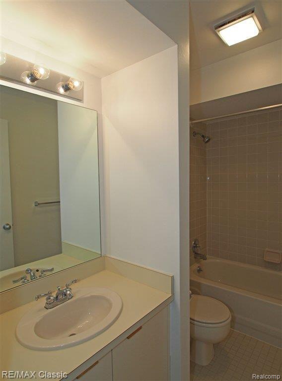 751 Eastbridge Court, Unit 99 Rochester, MI 48307 - Photo 23 of 32 013.JPG