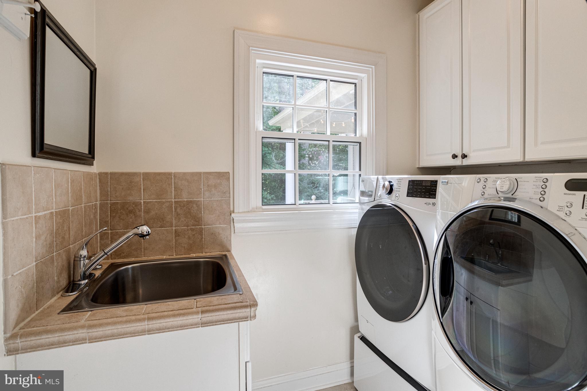 11901 Chapel Road Clifton, VA 20124 - Photo 27 of 98 Laundry Room With Utility Sink