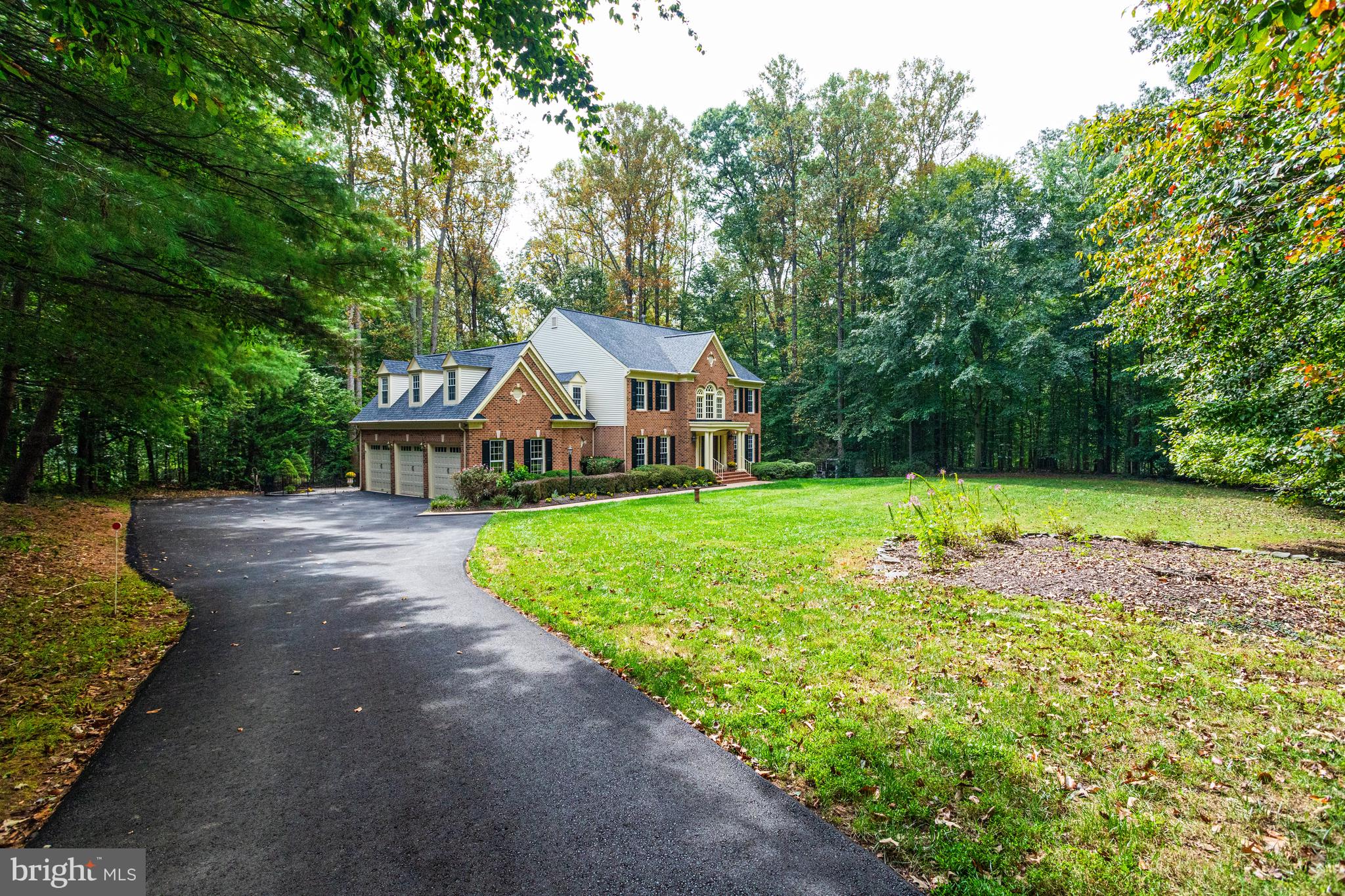 11901 Chapel Road Clifton, VA 20124 - Photo 3 of 98 Tucked Away in the Woods