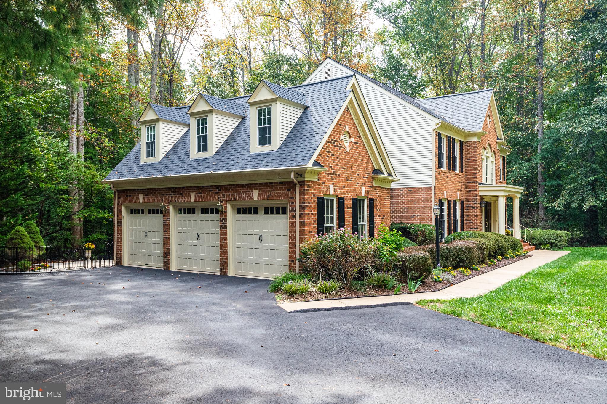 11901 Chapel Road Clifton, VA 20124 - Photo 4 of 98 Oversized Three Car Garage