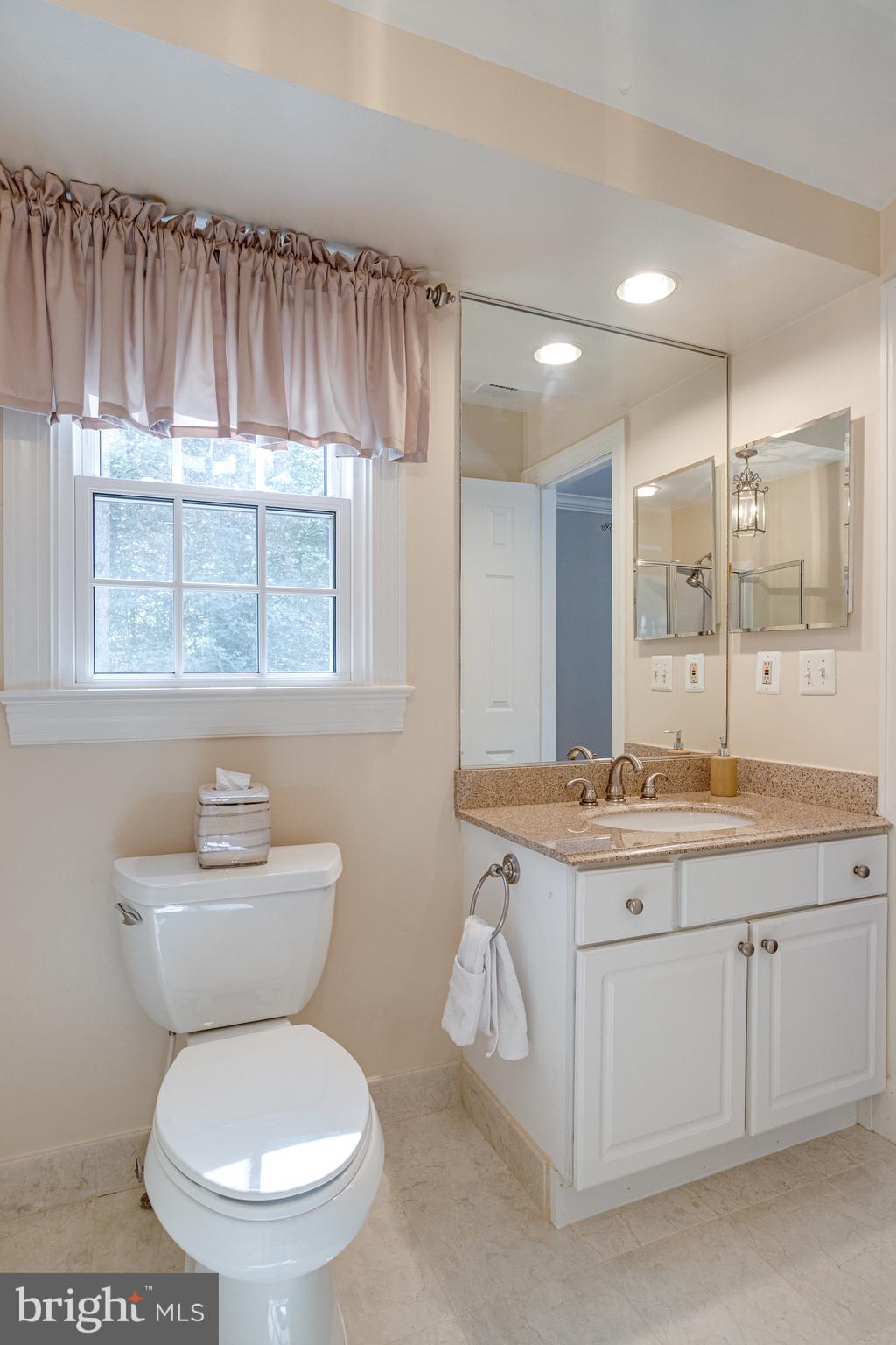 11901 Chapel Road Clifton, VA 20124 - Photo 59 of 98 Bathroom #3
