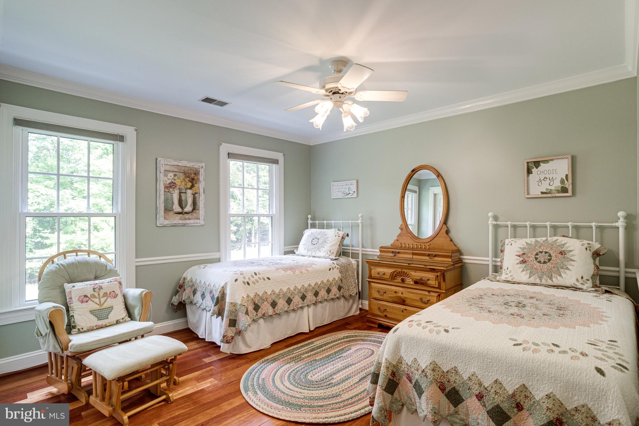 11901 Chapel Road Clifton, VA 20124 - Photo 60 of 98 Bedroom #4 with Chair Rail & Crown Molding