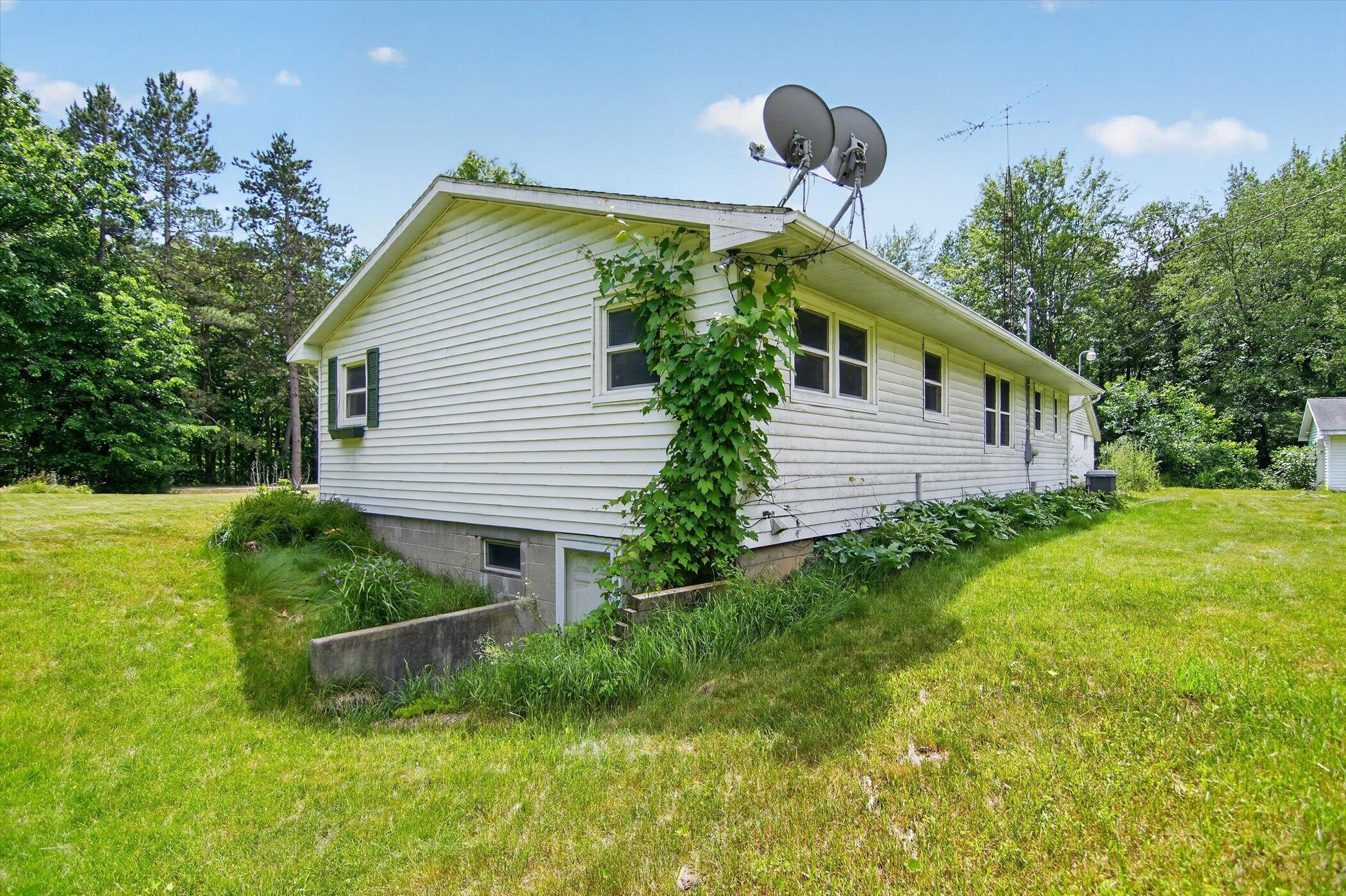7836 Cuff Road Jackson, MI 49201 - Photo 25 of 43 36-7836-Cuff-Rd-WindowStill-Photography