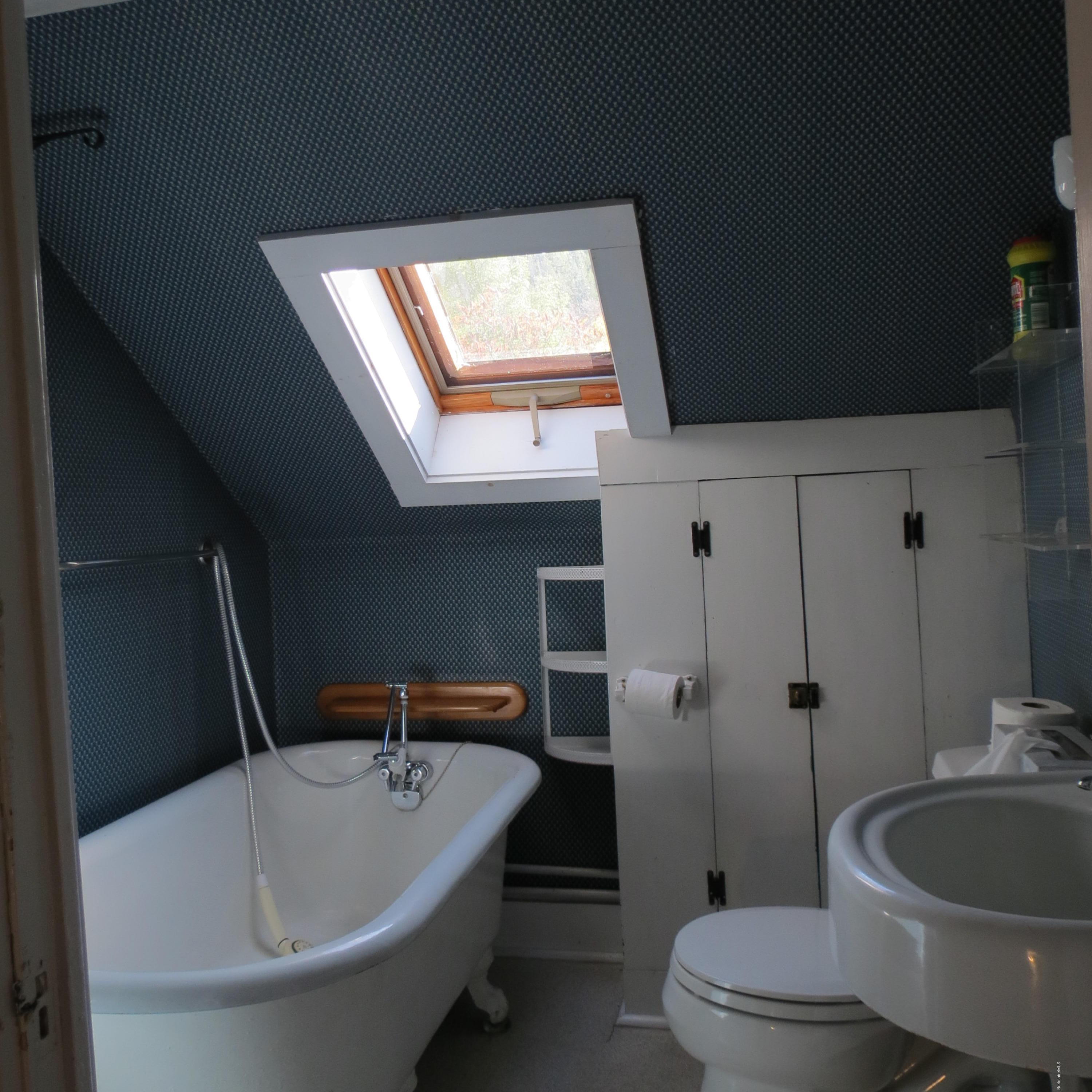 518 Cold Spring Road Williamstown, MA 01267 - Photo 33 of 42 Full Bath Up