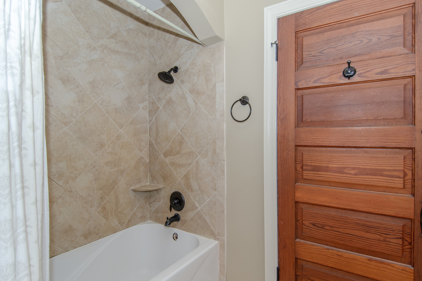 7961 Chicago Road Minooka, IL 60447 - Photo 61 of 63 a bathroom with a bathtub