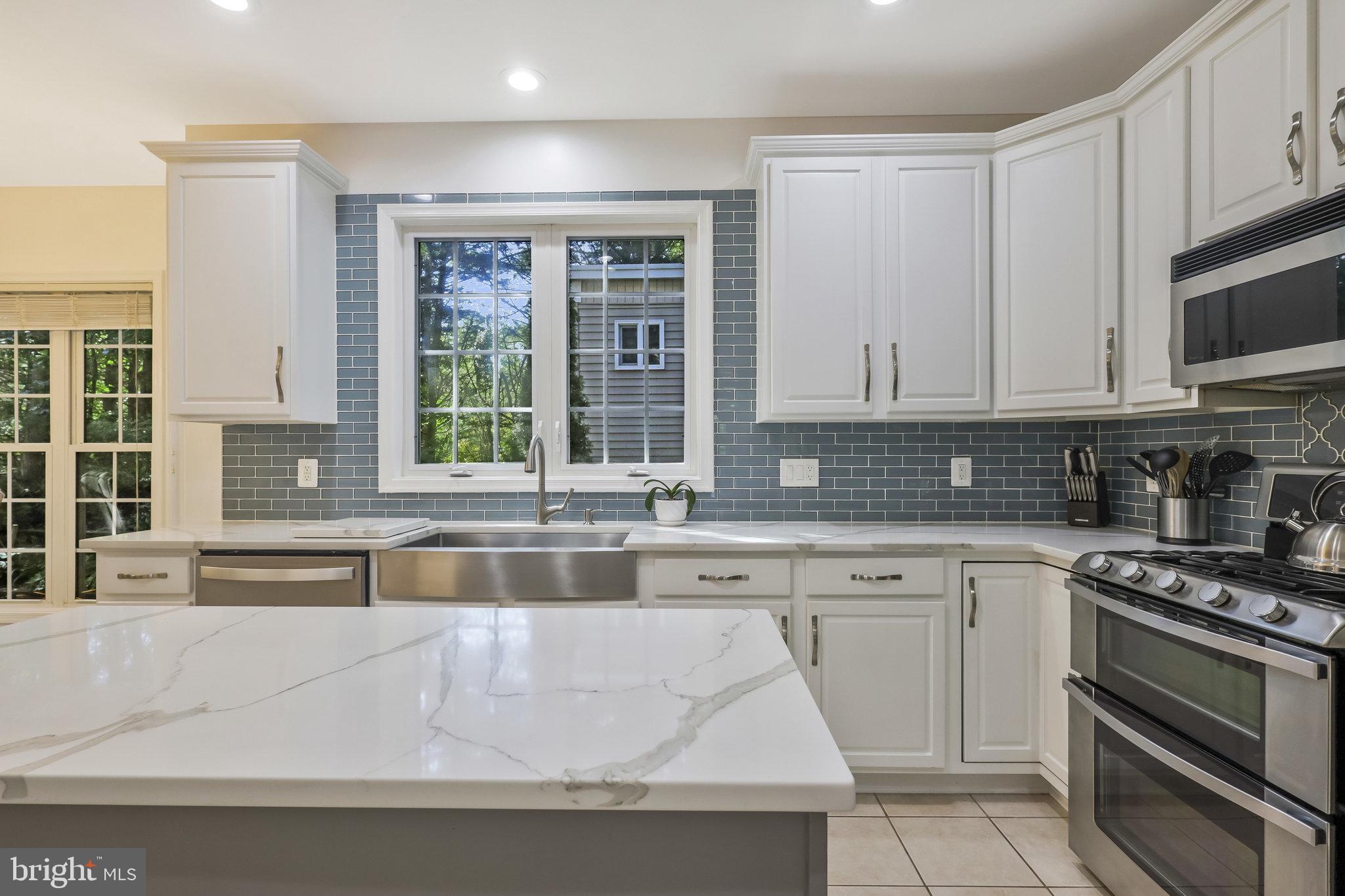 7715 Ridgepark Court Springfield, VA 22153 - Photo 18 of 69 Large Kitchen Island
