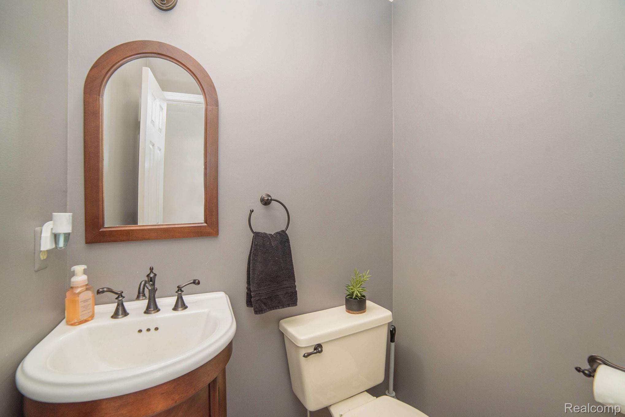 5935 Kings Arms Road Waterford, MI 48327 - Photo 7 of 20 PWM_7048.jpg