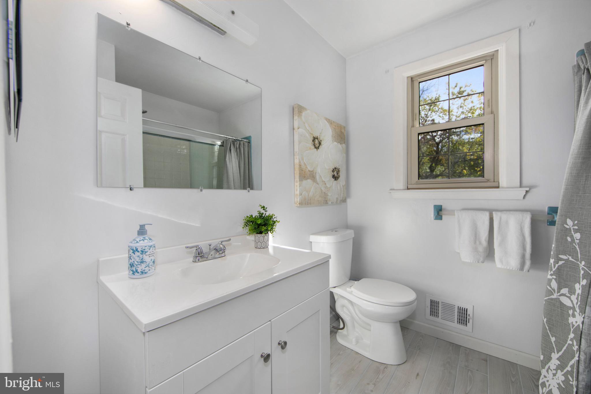 219 Dock Road Marlton, NJ 08053 - Photo 37 of 51 Full Bathroom2nd floor