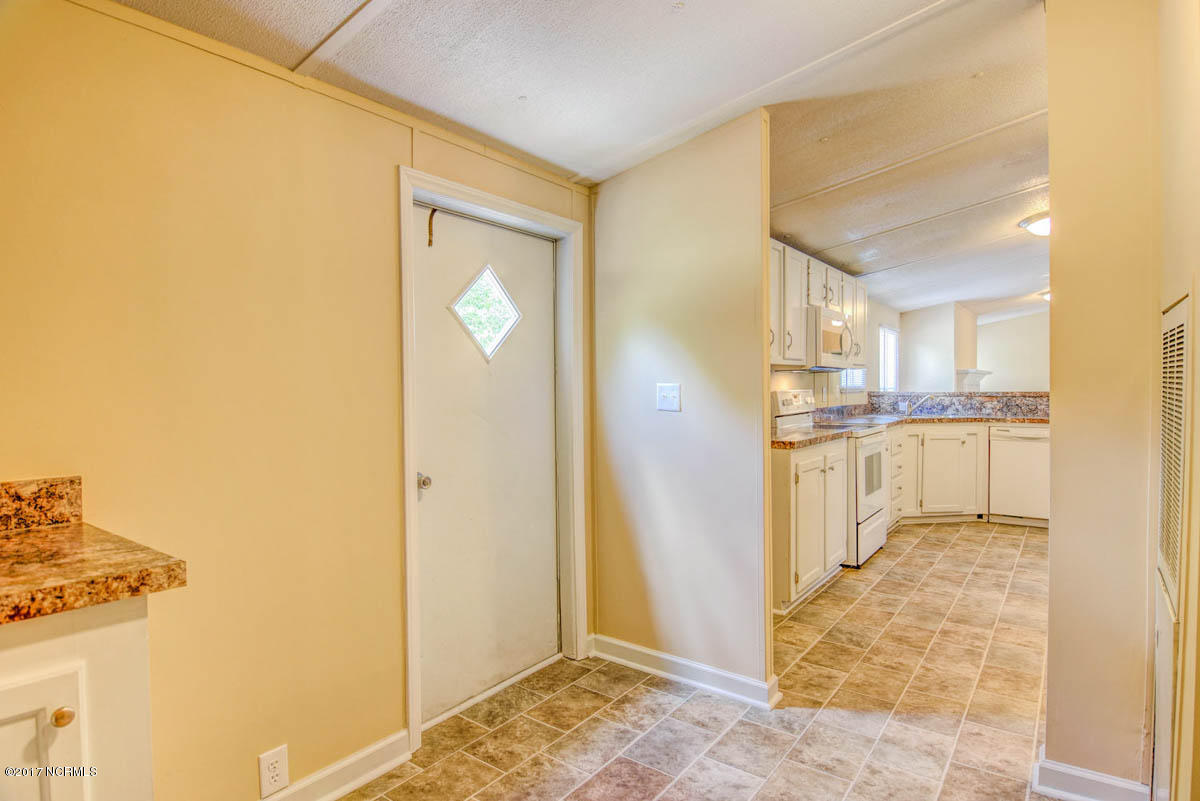 220 Chapel Ridge Road Richlands, NC 28574 - Photo 11 of 27 220 Chapel Ridge-16