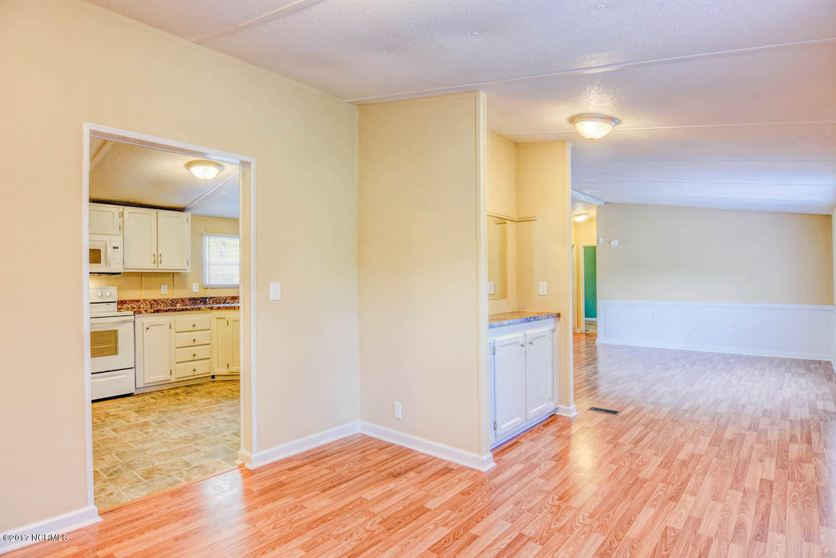 220 Chapel Ridge Road Richlands, NC 28574 - Photo 13 of 27 220 Chapel Ridge-18