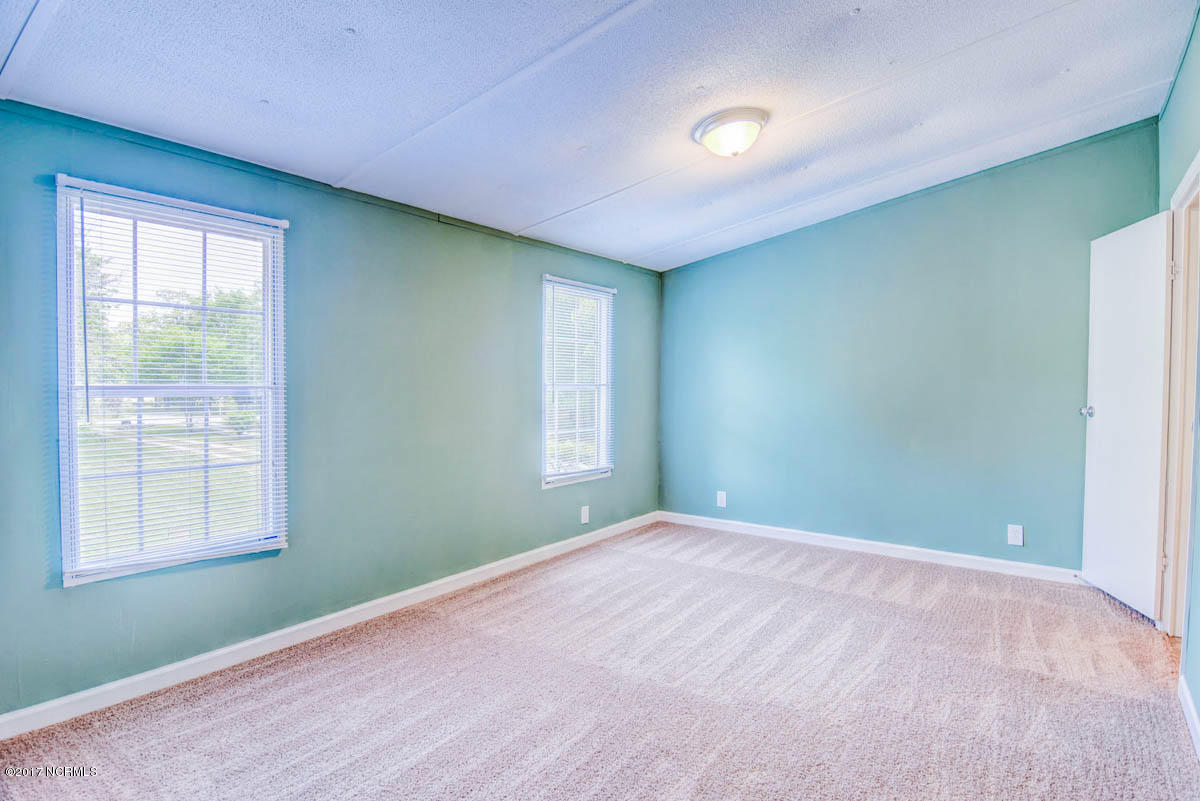 220 Chapel Ridge Road Richlands, NC 28574 - Photo 14 of 27 220 Chapel Ridge-19